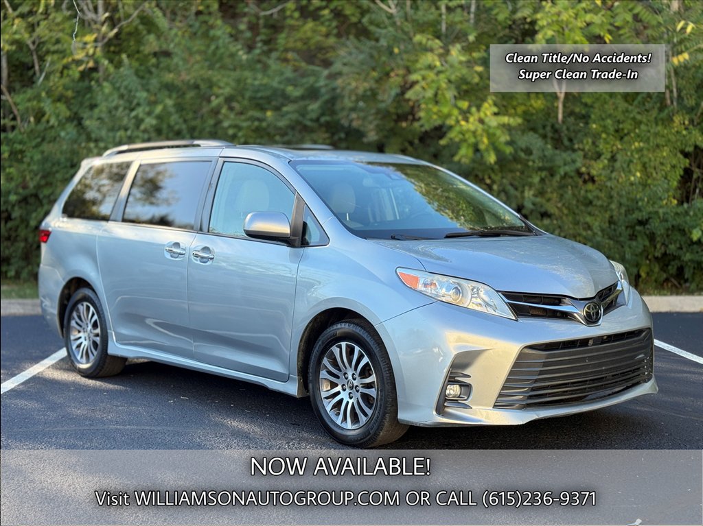 2019 Toyota Sienna XLE's photo